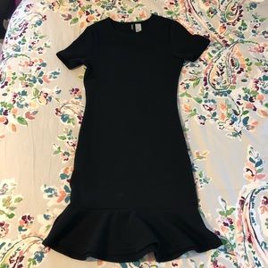 black bodycon dress